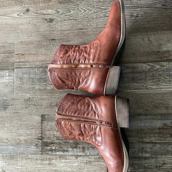 Coconuts By Matisse Pistol Cowboy Bootie Boots Size 7.5 Like New Never Worn - Picture 4 of 6